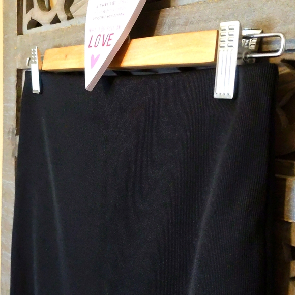 3 for $23🎉🎉🎉Sleek Ribbed Pencil Skirt - Picture 2 of 4